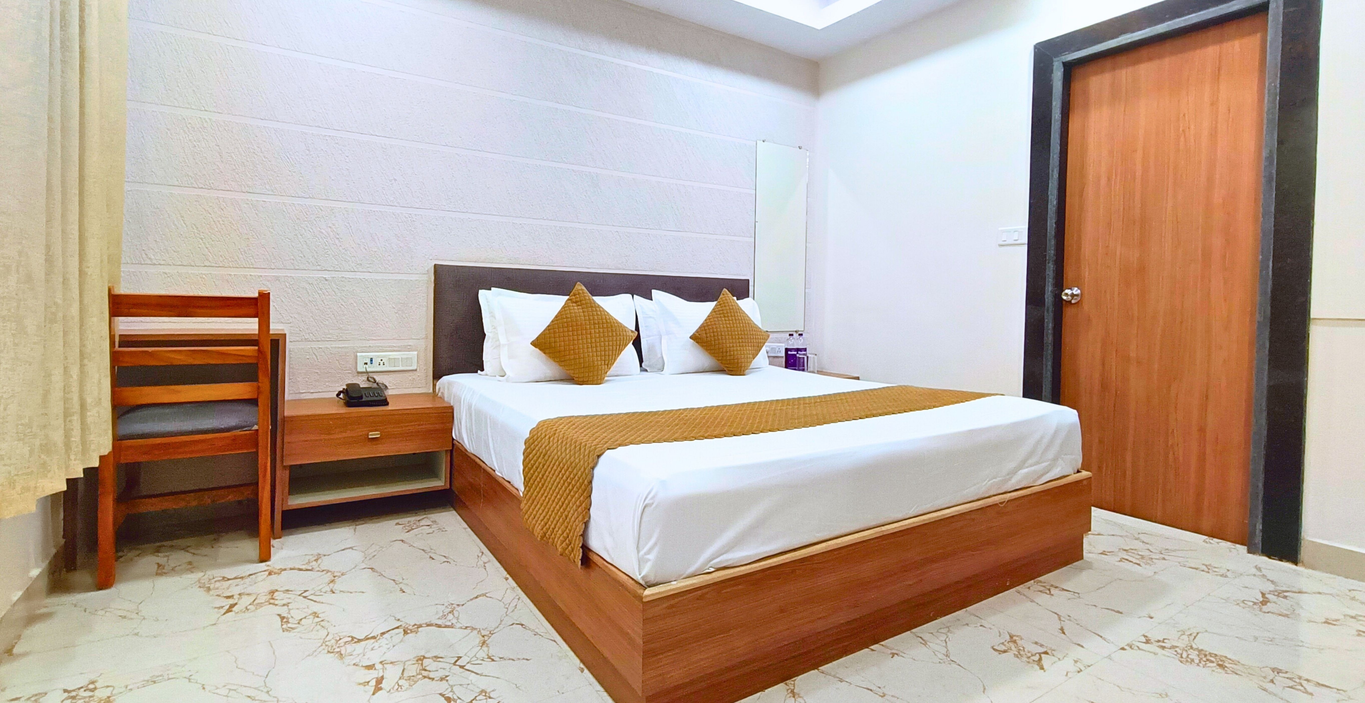 Deluxe Room Bathroom